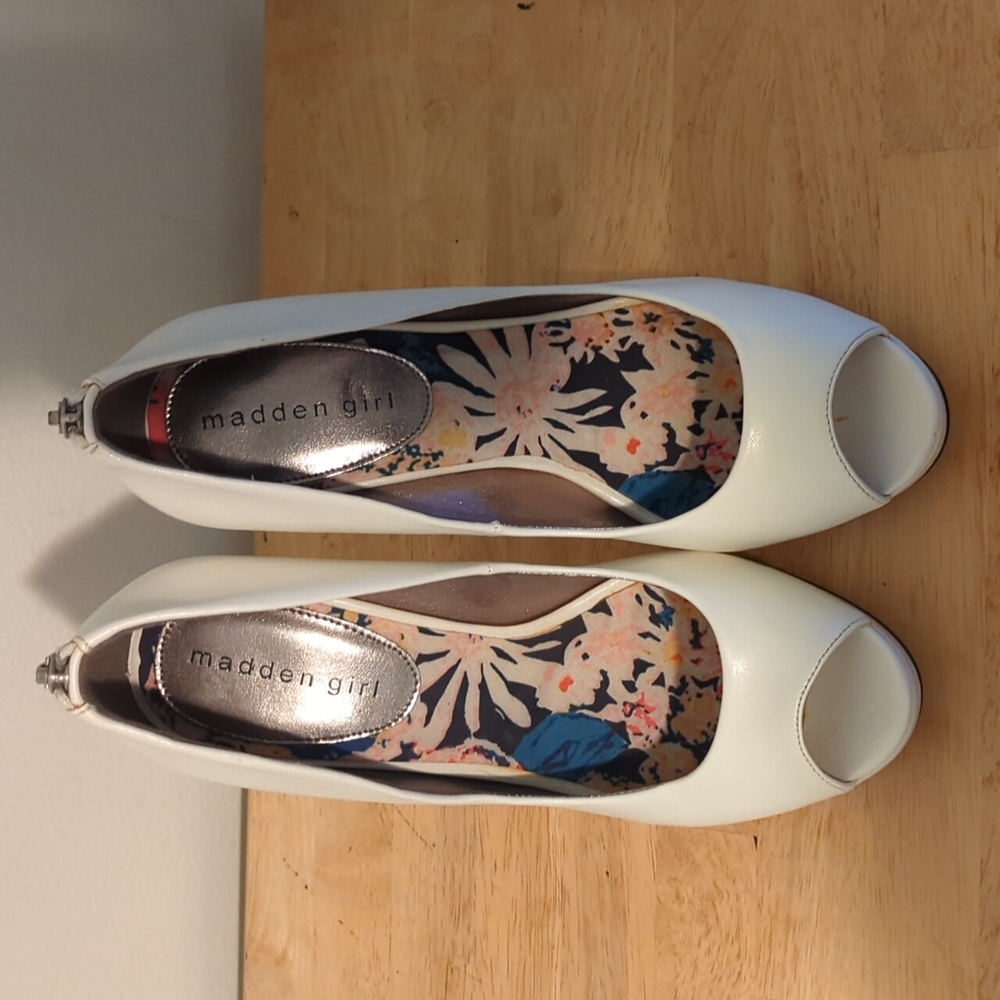 Shoes - Picture 3 of 5